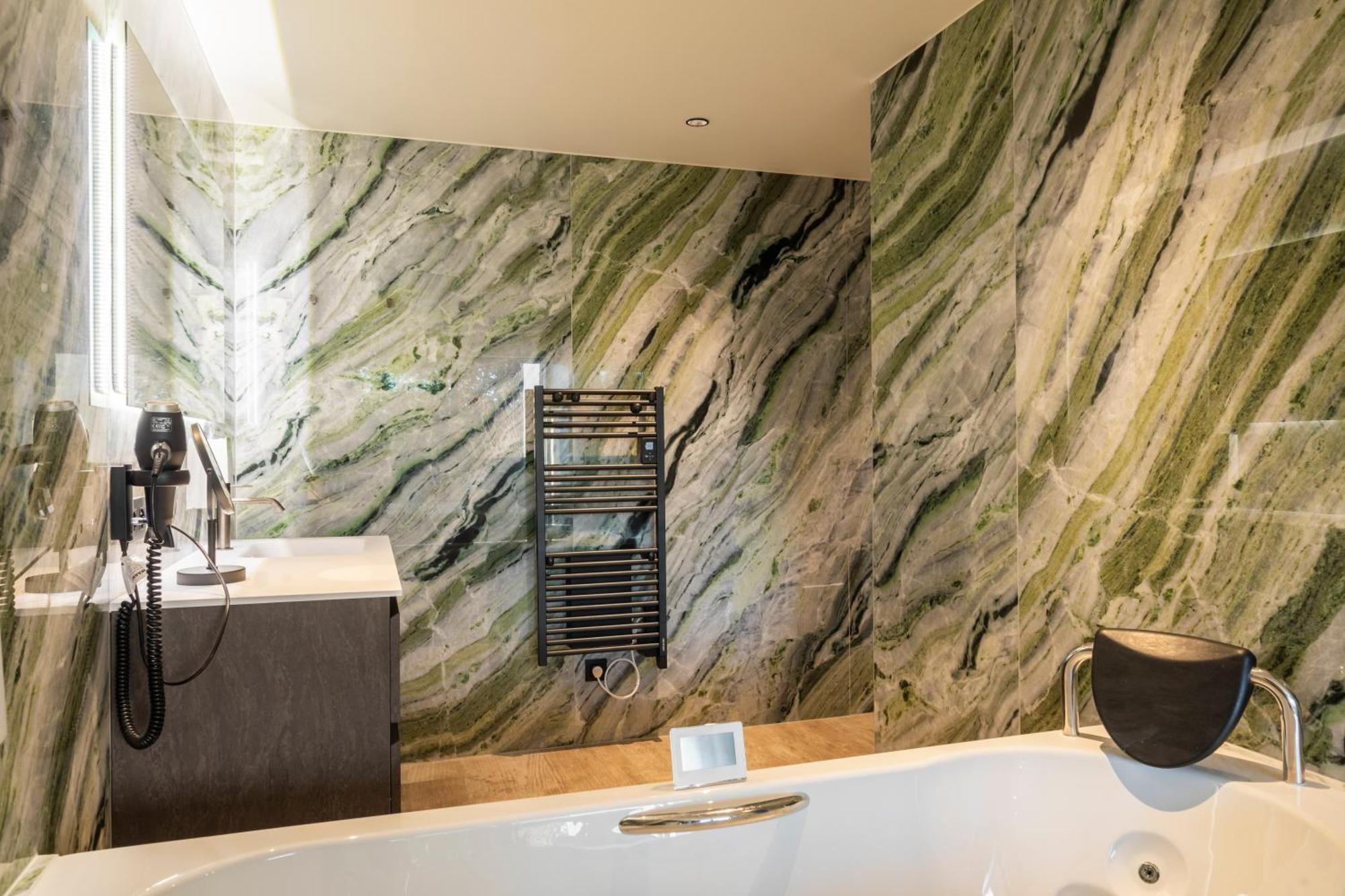 Cc Nomie Hotel Restaurant Динан Экстерьер фото