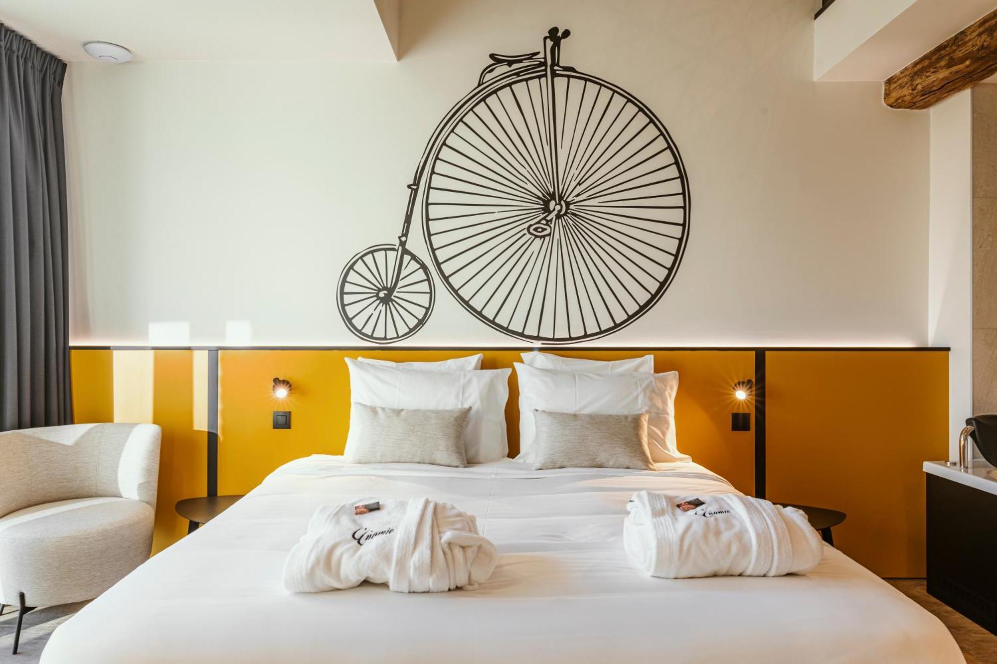 Cc Nomie Hotel Restaurant Динан Экстерьер фото